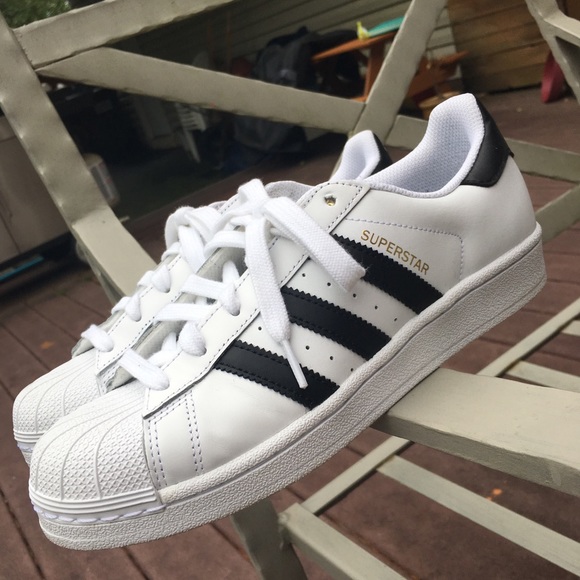 BRAND NEW Classic Adidas Superstars - Picture 2 of 7